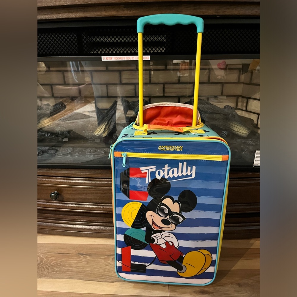 American Tourister - Carry On 18”-Kids' Luggage Mickey Mouse.